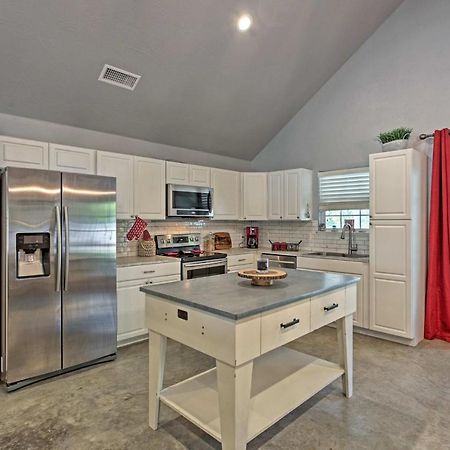 Modern Retreat With Gas Grill - Walk To Lake Texoma! Kingston Eksteriør bilde