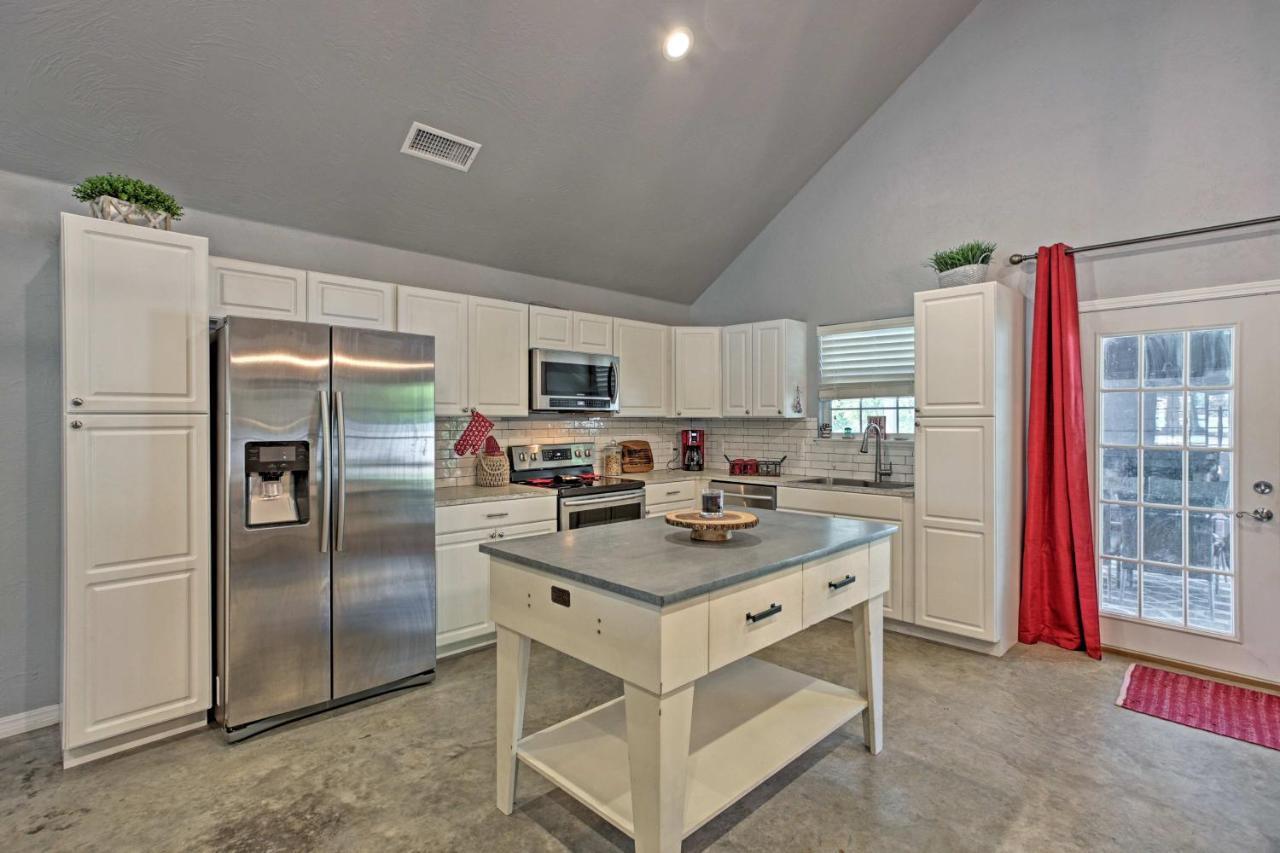 Modern Retreat With Gas Grill - Walk To Lake Texoma! Kingston Eksteriør bilde