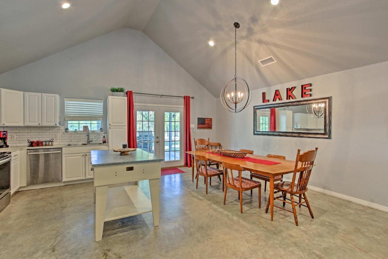 Modern Retreat With Gas Grill - Walk To Lake Texoma! Kingston Eksteriør bilde