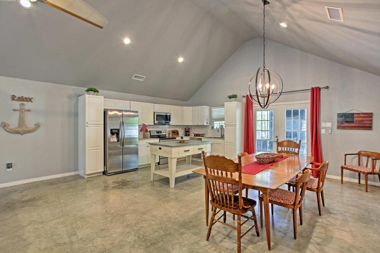 Modern Retreat With Gas Grill - Walk To Lake Texoma! Kingston Eksteriør bilde